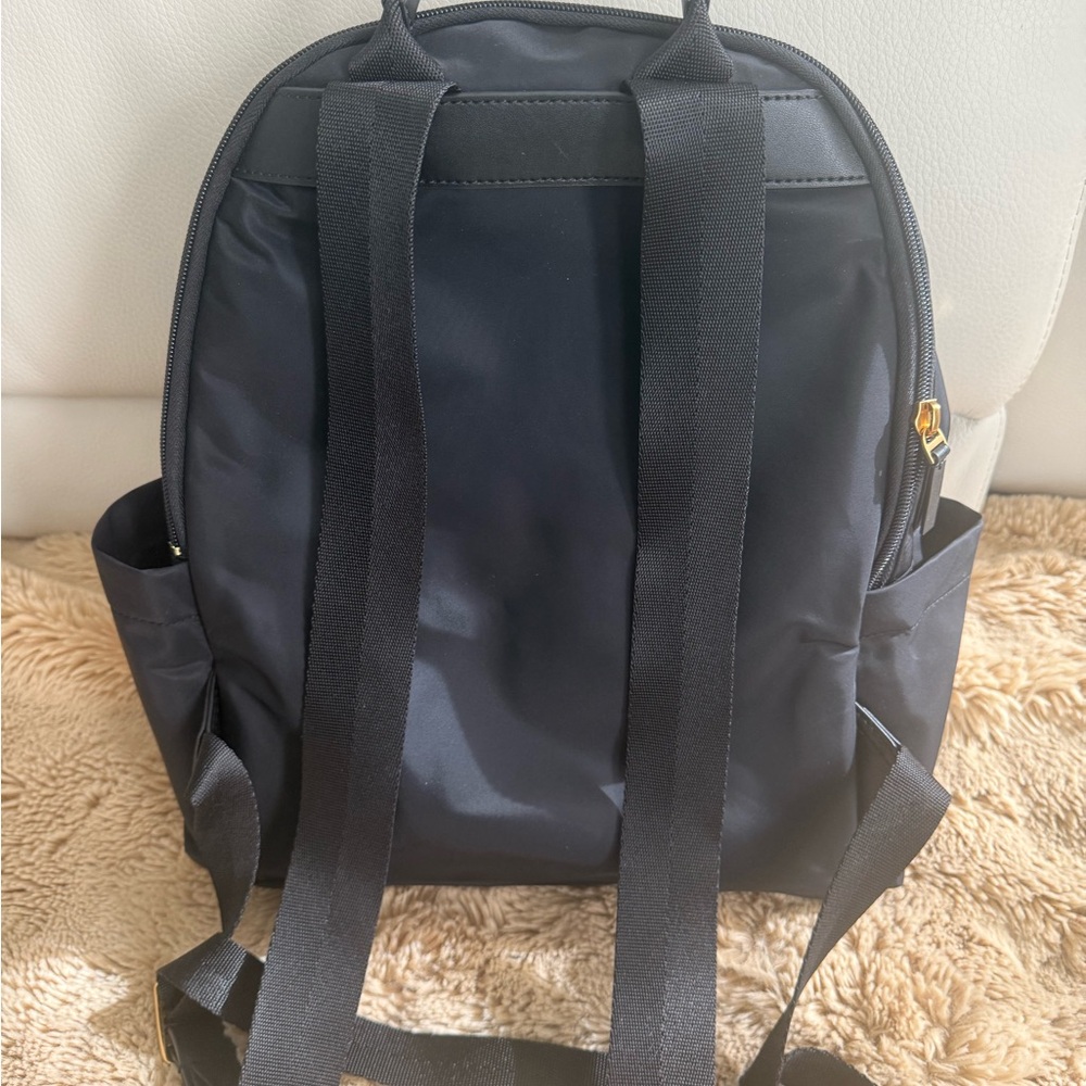 Tory Burch black Logo Backpack in great condition! - Picture 4 of 7